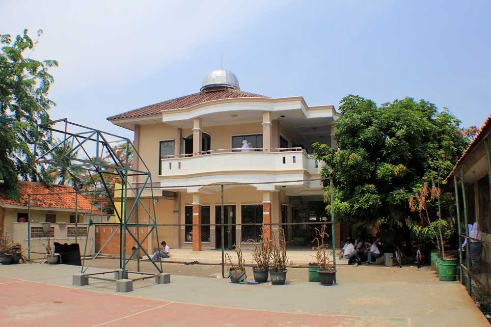  masjid di lingkungan sekolah sman 1 karawang