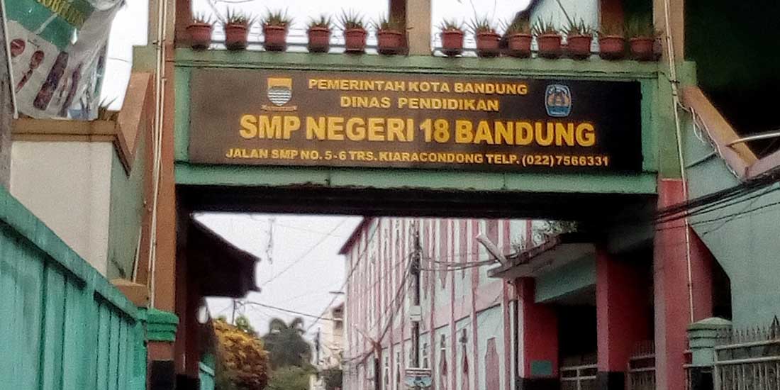 Papan nama smpn 18 bandung