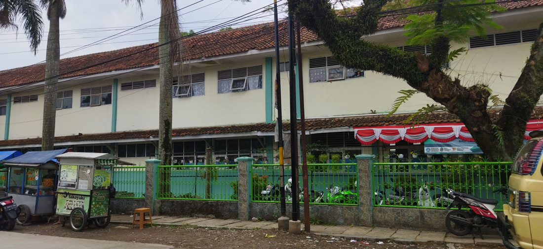 Gedung smpn 1 baleendah dari samping