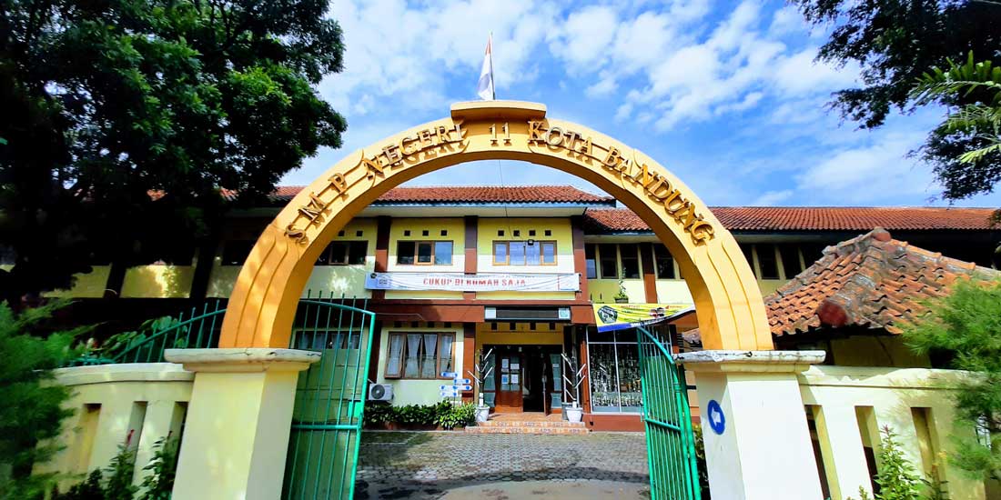 Gerbang smpn 11 bandung