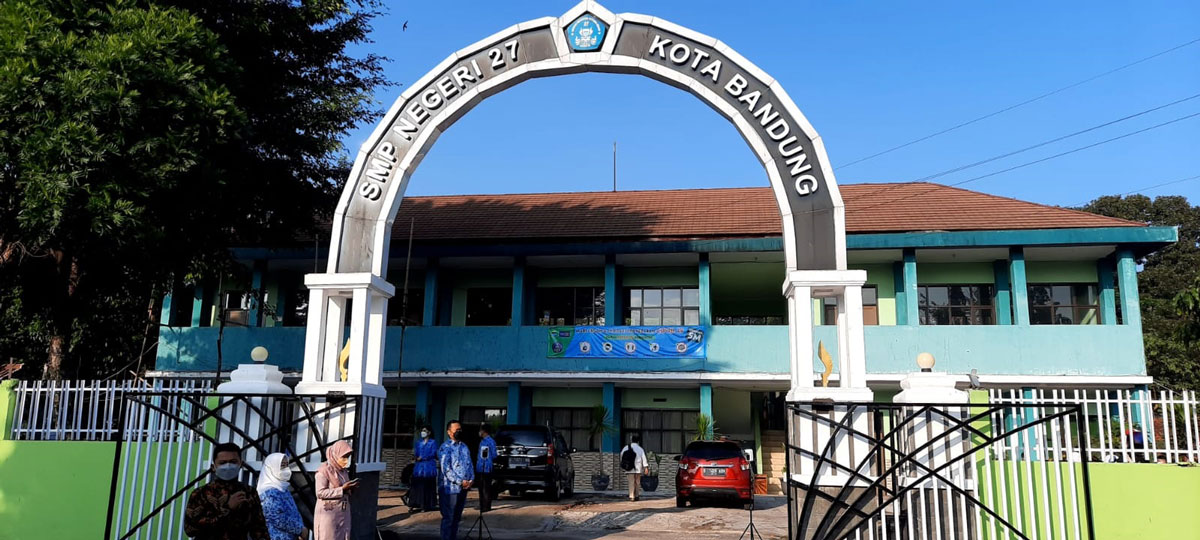 Gerbang smpn 27 bandung