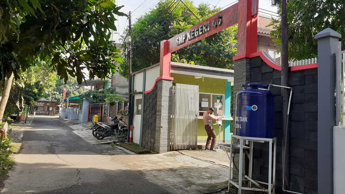 Gerbang SMP Negeri 45 Bandung