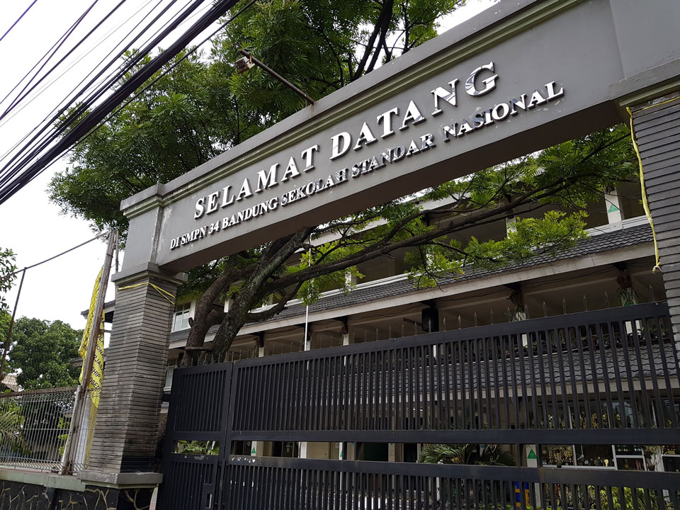 Gerbang smpn 34 bandung