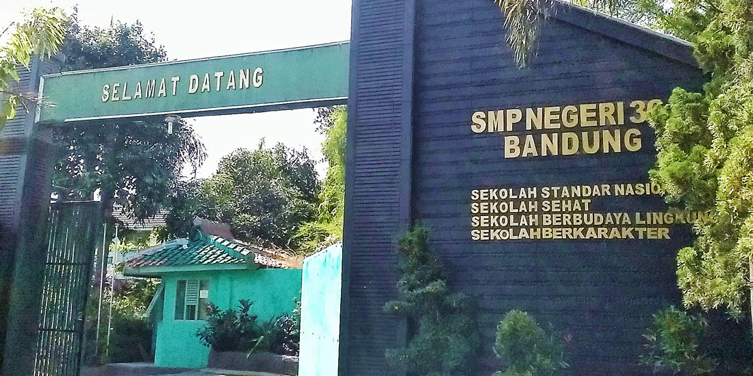 Gerbang smpn 36 bandung
