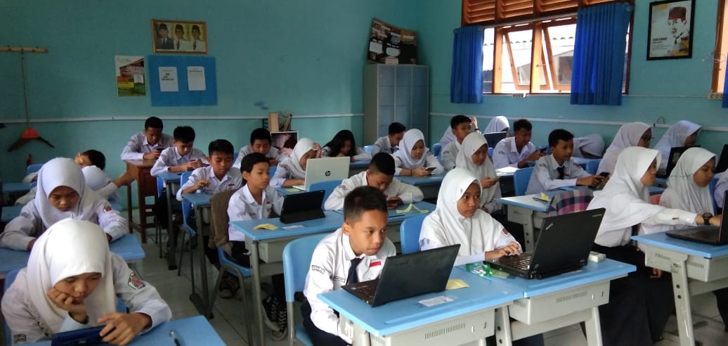 Siswa siswi SMPN 44 Bandung di ruang kelas