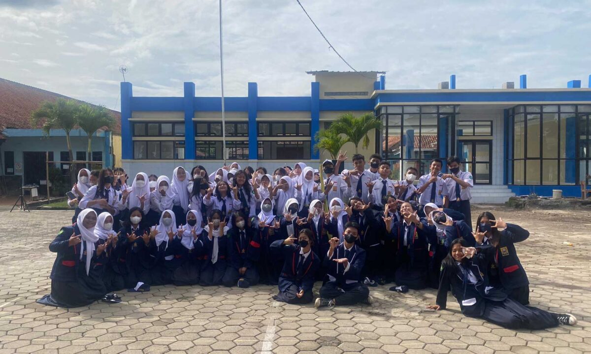 Siswa siswi depan SMPN 48 Bandung