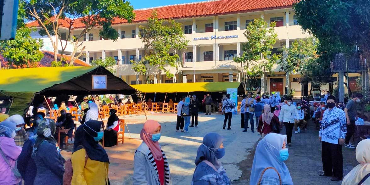 Suasana depan SMPN 52 Bandung