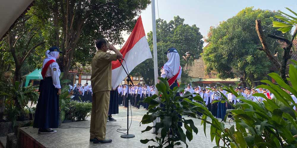 Suasana saat upacara di SMPN 39 Bandung
