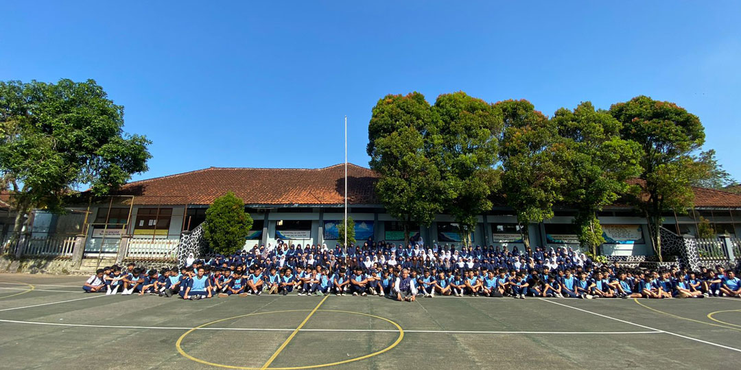 Pelataran Gedung SMPN 13 Tasikmalaya