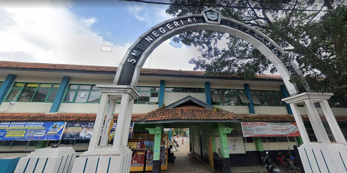 Gerbang SMPN 61 Bandung