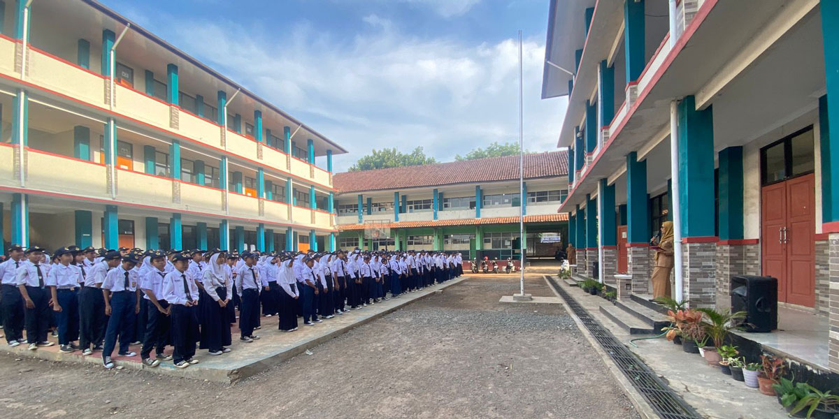 Suasana upacara di SMPN 61 Bandung